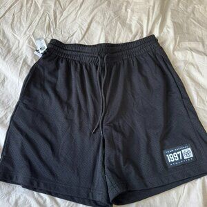Aritzia TNA Basketball Shorts Size Medium NWT
